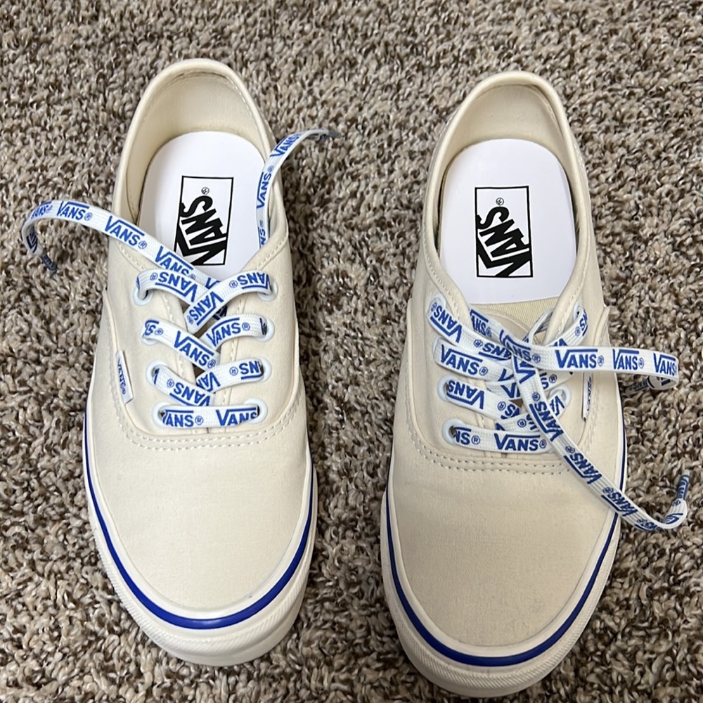 Vans - Picture 2 of 3